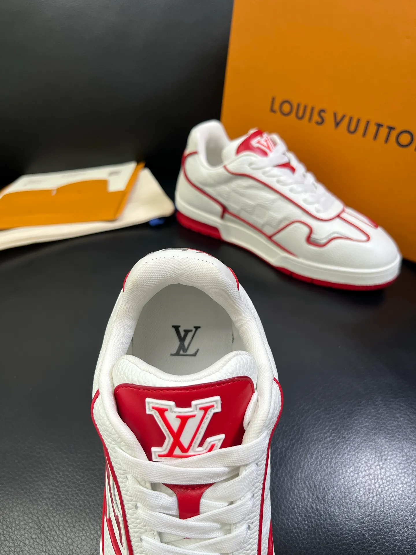 Men's shoes💰840 Lv 🔍Top purchasing agent🇮🇹 Louis Vuitton, the sports sneaker counter is synchronized, the uppers are imported from Italy, high-quality splicing colorful and complex crafts, the imported mesh padding is soft and comfortable, soles: original soles specially provided by the original factory, T men's men's shoes 💰U exclusive movable molded soles are super comfortable, original factory and single goods, 🔍🔍high quality, you can enter and leave the counter at will, welcome to compare, code number 39-44 (customized 38 45) 85878